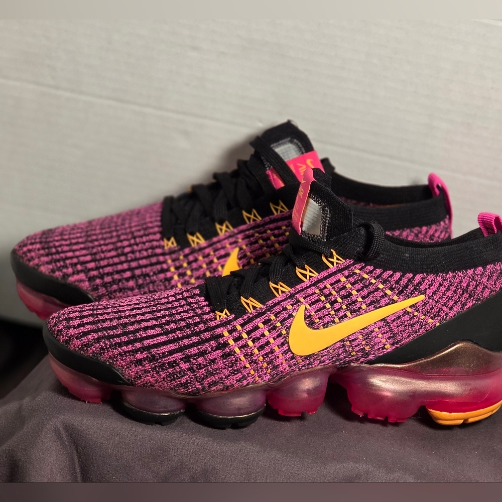 Nike Air VaporMax Flyknit 3 Laser Fuschia Womans Size 7.5 # AJ6910-600 - Picture 2 of 10